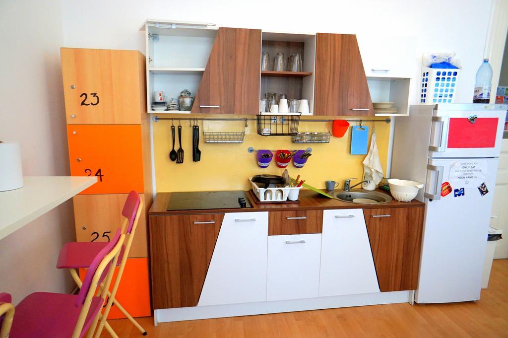 Little Bucharest Old Town Hostel Екстериор снимка
