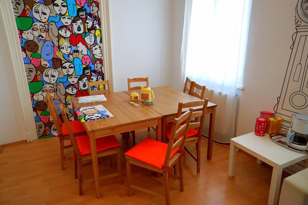 Little Bucharest Old Town Hostel Екстериор снимка
