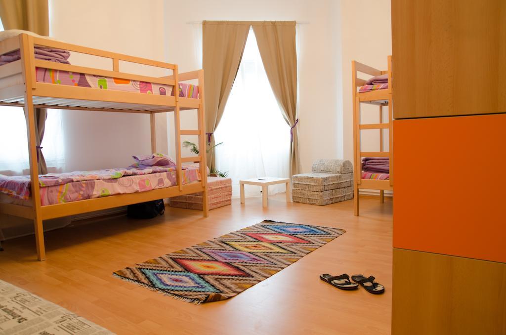 Little Bucharest Old Town Hostel Стая снимка